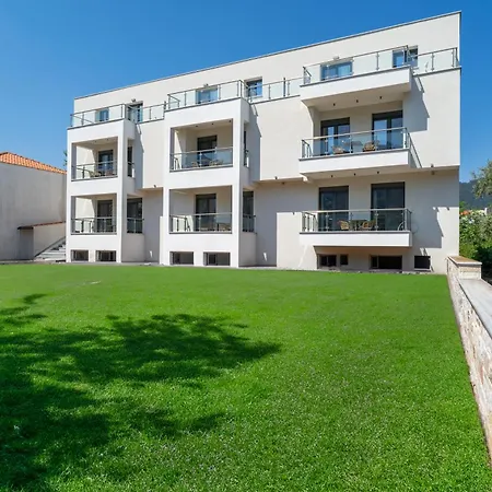 Melies Luxury Апартхотел