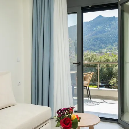 Mellies Aparthotel 3*